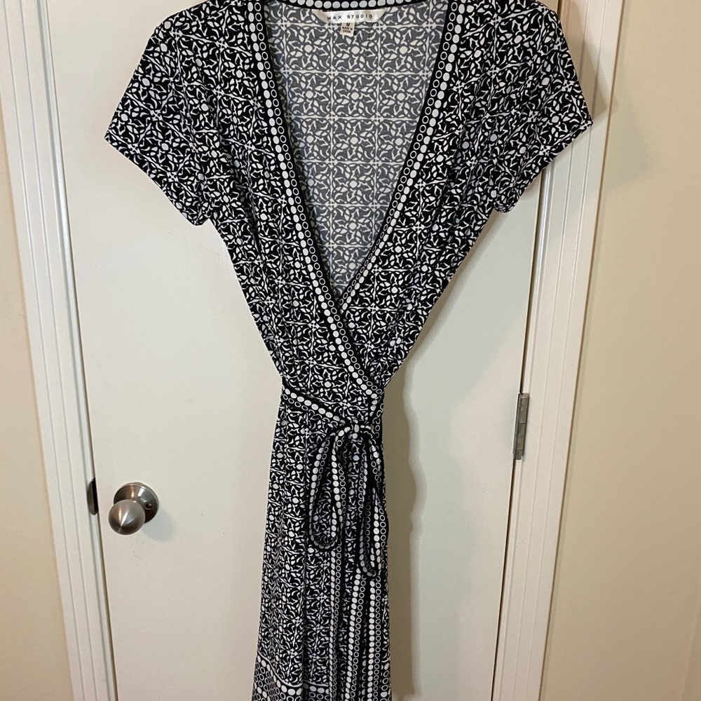 Max Studio wrap dress. Size M
